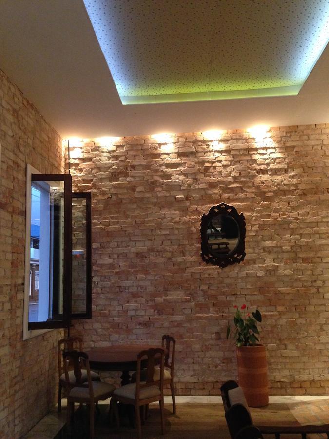 קסטרו Central Palace Hotel מראה חיצוני תמונה