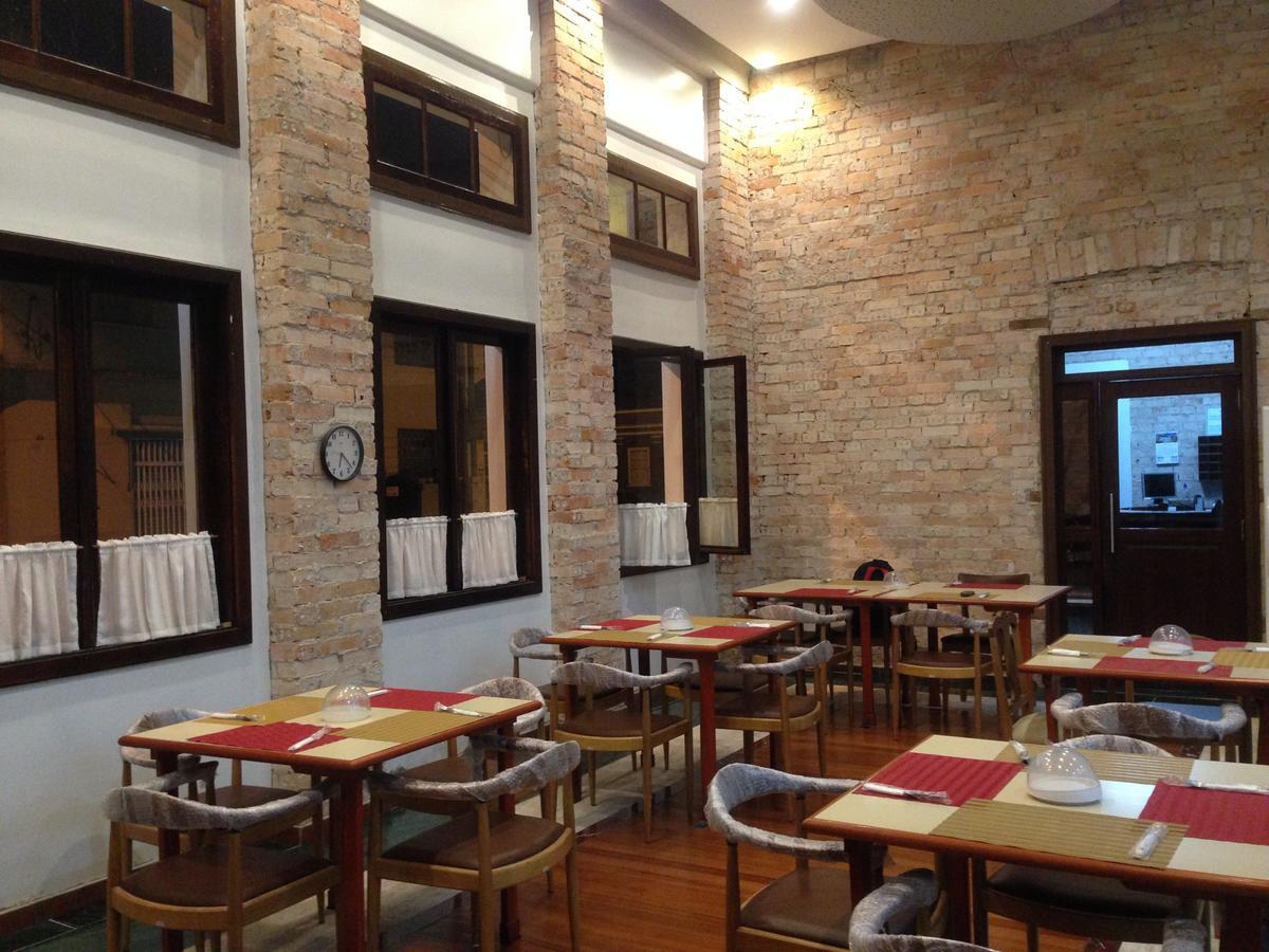 קסטרו Central Palace Hotel מראה חיצוני תמונה